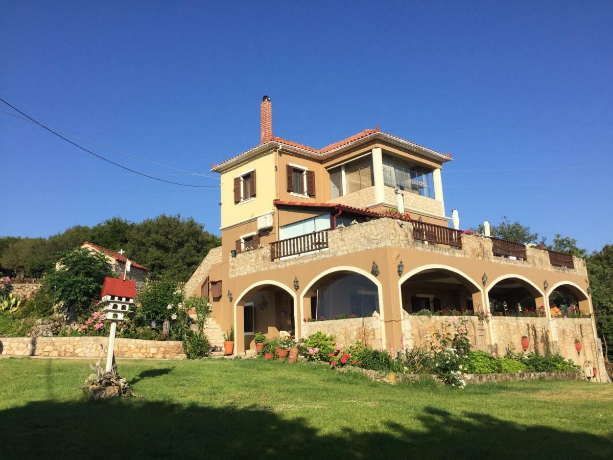 Vervekis Apartments Fiskardo Exterior photo