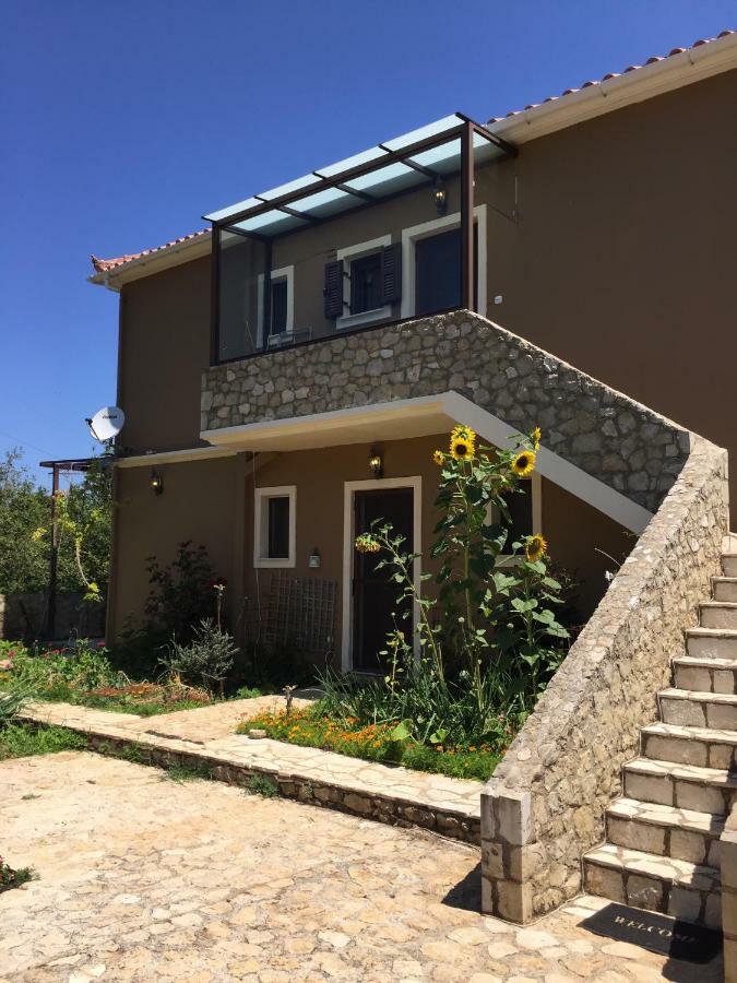 Vervekis Apartments Fiskardo Exterior photo